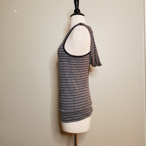Sleeveless Open Back Hoodie - Picture 2 of 5